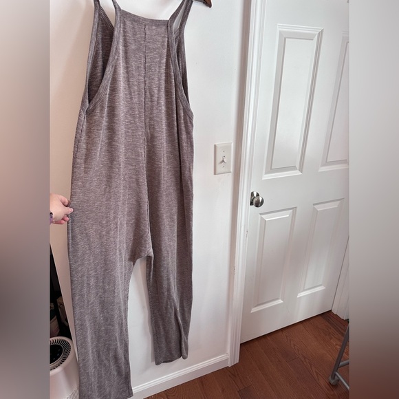 Boutique gray/mauve Spaghetti Strap Romper NWOT - Picture 6 of 7